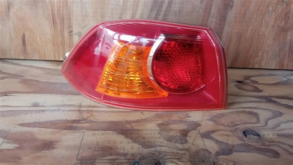 Б.у. фонарь наружный MITSUBISHI LANCER CY4A MITSUBISHI LANCER CY4A
