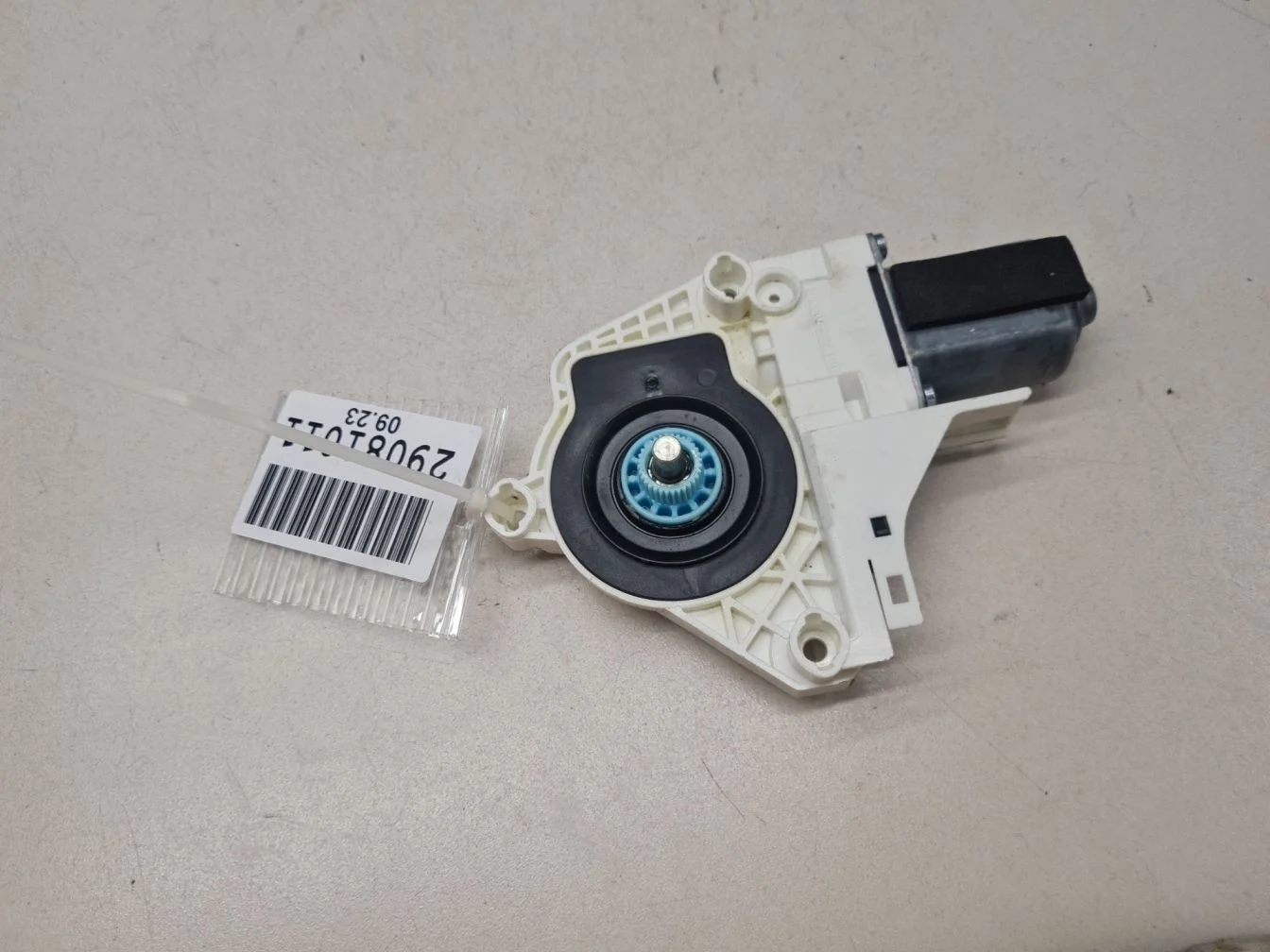 Моторчик стеклоподъёмника задний левый для Audi A6 S6 C7 2011-2018