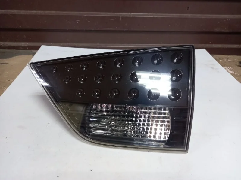 Фонарь Mitsubishi Outlander XL 2007-2012