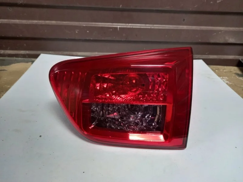 Фонарь Peugeot 4007 2007-2012