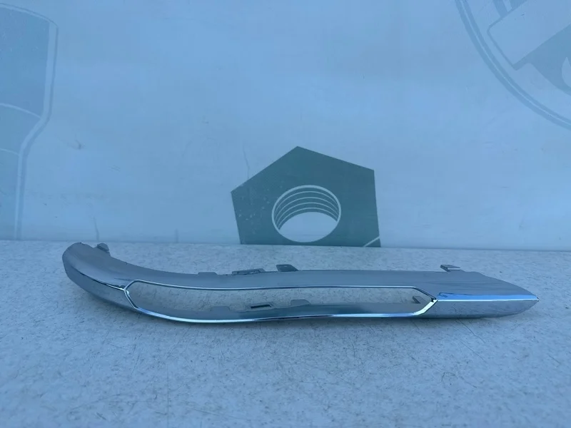 Накладка дхо левая Mercedes W204