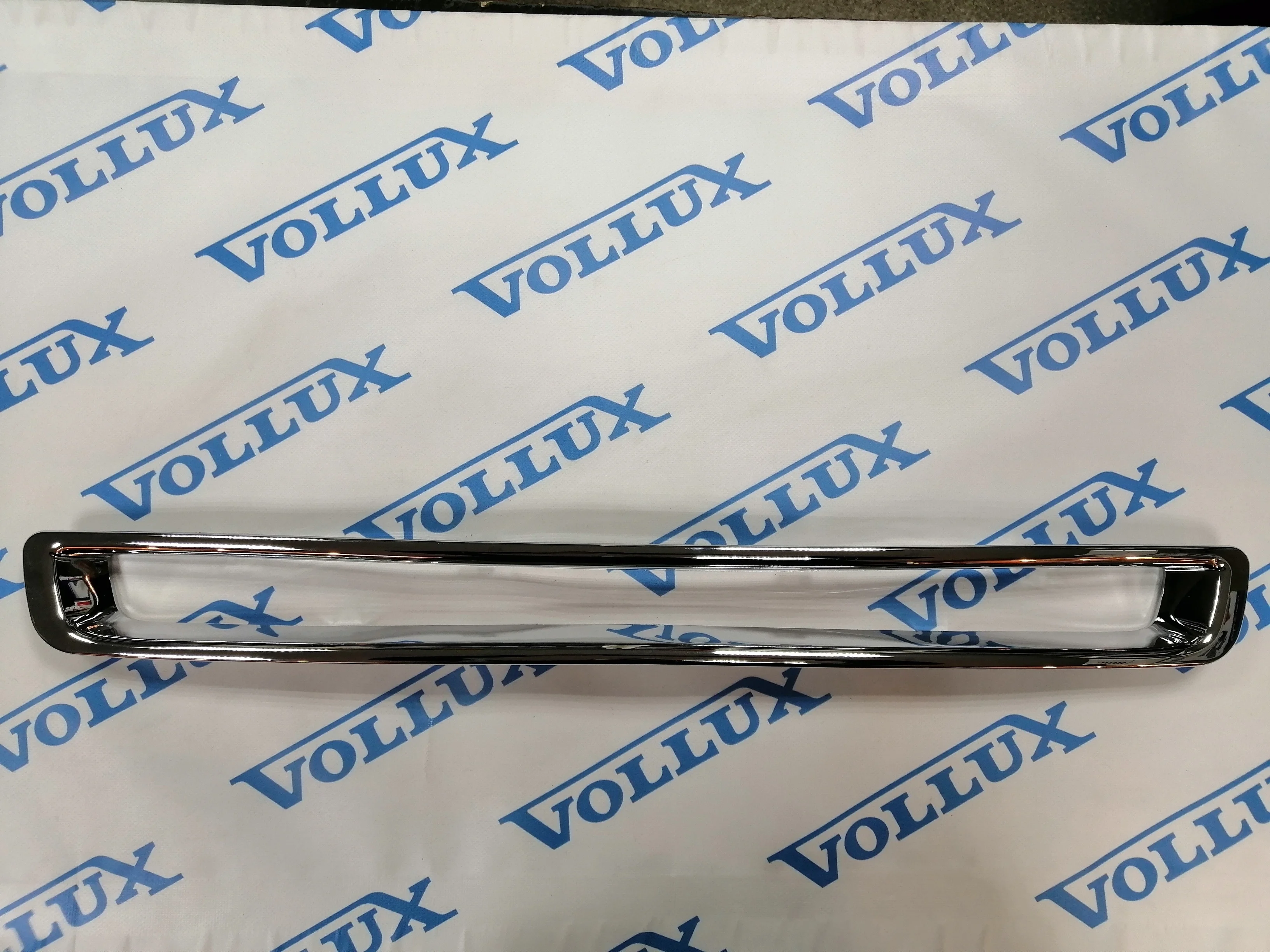 Vollux Рамка хромированная XC90 07-13 в передний бампер