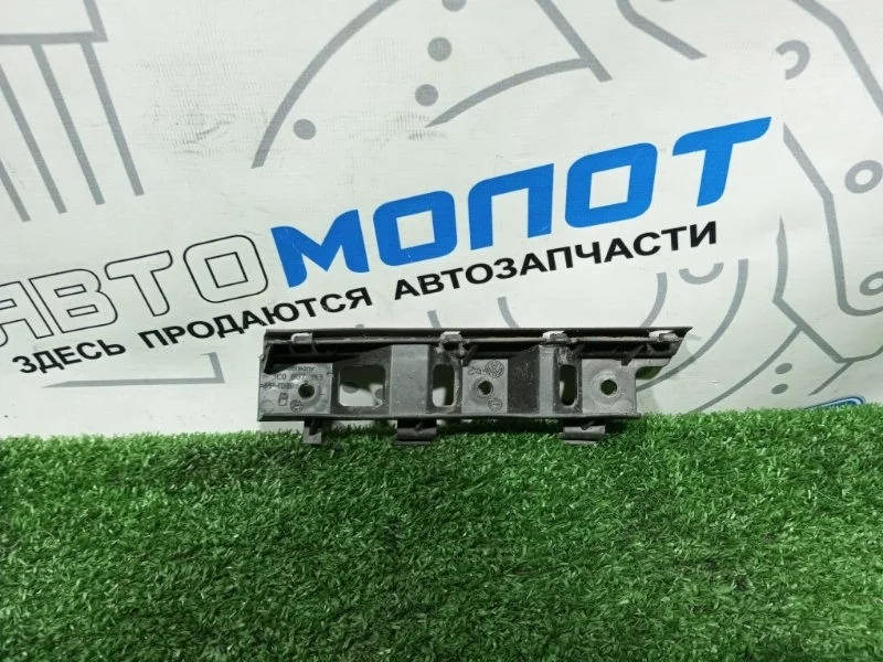 Кронштейн переднего бампера левый Volkswagen