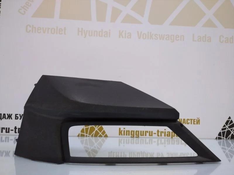 Решетка противотуманной фары Volkswagen Tiguan 2016-2020 AD1 до Рестайлинг