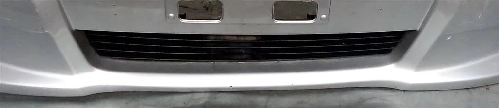 Решетка в бампер центральная Toyota Avensis III 2009-2011