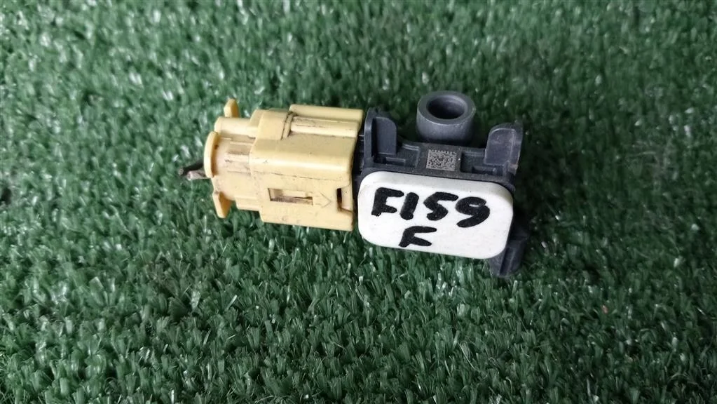Б.у. датчик удара NISSAN JUKE F15E NISSAN JUKE F15E