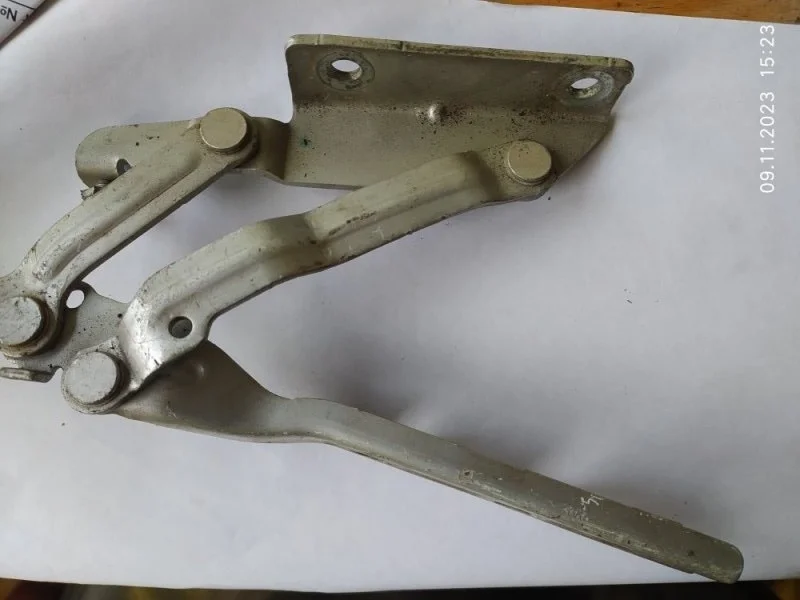 Петля капота Volkswagen Golf 2010 AJ5