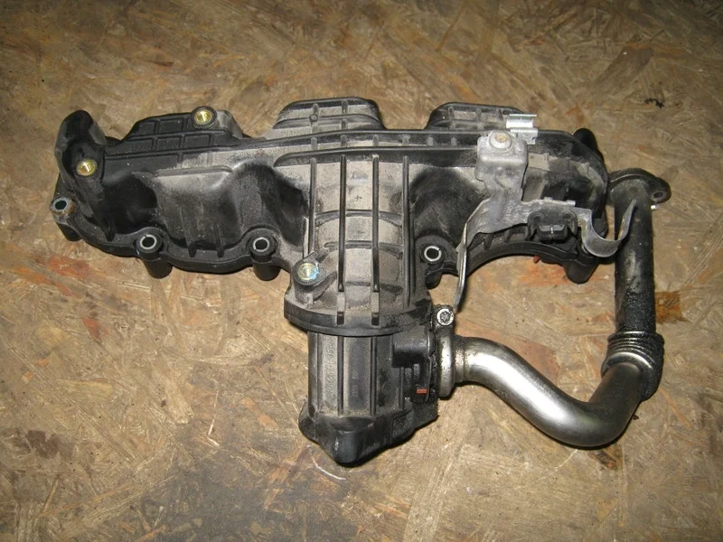 Впускной коллектор Volkswagen Golf 6