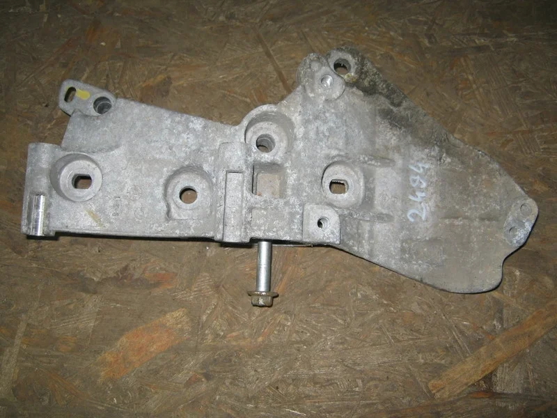 Кронштейн генератора Renault Fluence