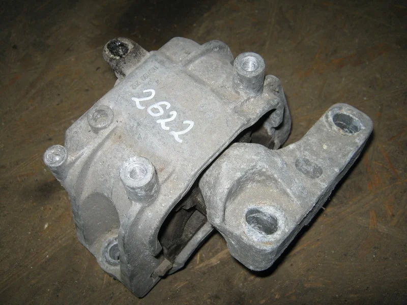 Опора двигателя Volkswagen Golf 6