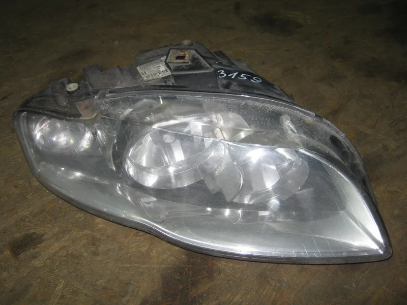 Фара правая Audi A4 B7