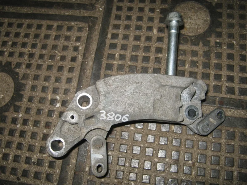 Кронштейн двигателя правый Nissan Qashqai J10