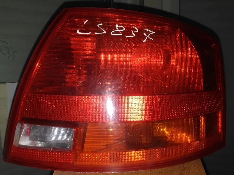 Фонарь задний правый Audi A4 B7