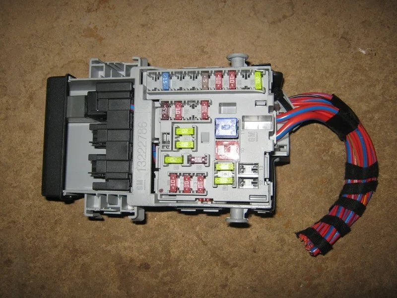 Блок предохранителей Opel Astra J GTC