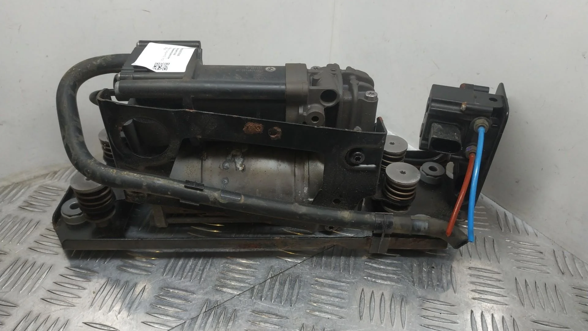 компрессор пневмоподвески BMW 7 F01/F02