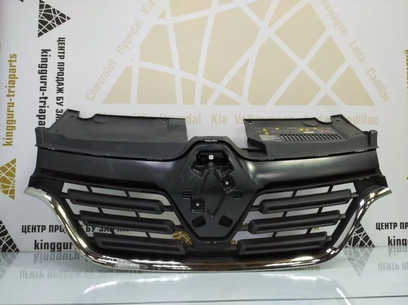 Решетка радиатора Renault Logan 2014-2018 L8 до Рестайлинг