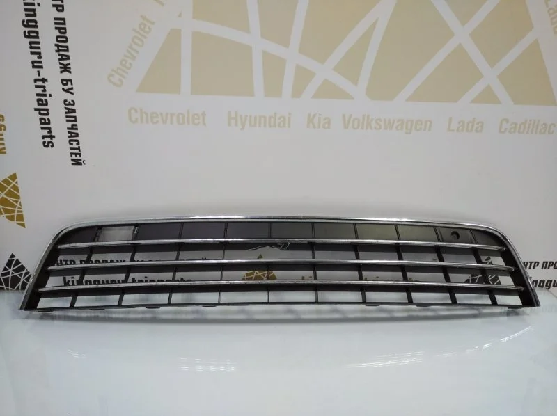 Решетка бампера нижняя Volkswagen Touareg 2010-2014 7P5 до Рестайлинг
