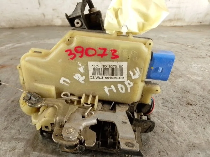 Замок двери Volkswagen Touareg 2003-2010