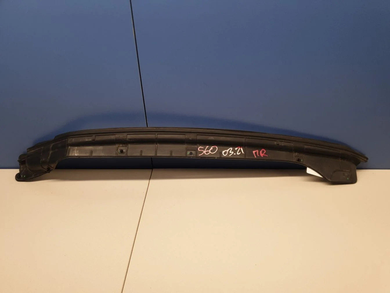 Уплотнитель двери передней правой для Volvo S60 2010-2018