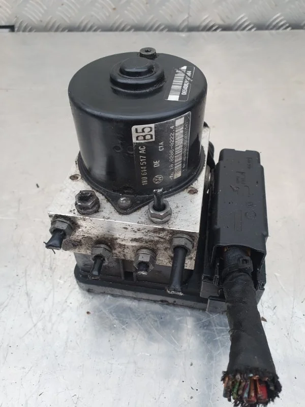Блок abs Volkswagen Jetta 5 2005-2010 седан