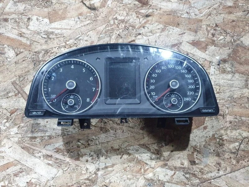 Щиток приборов Volkswagen Touran 2010-2015