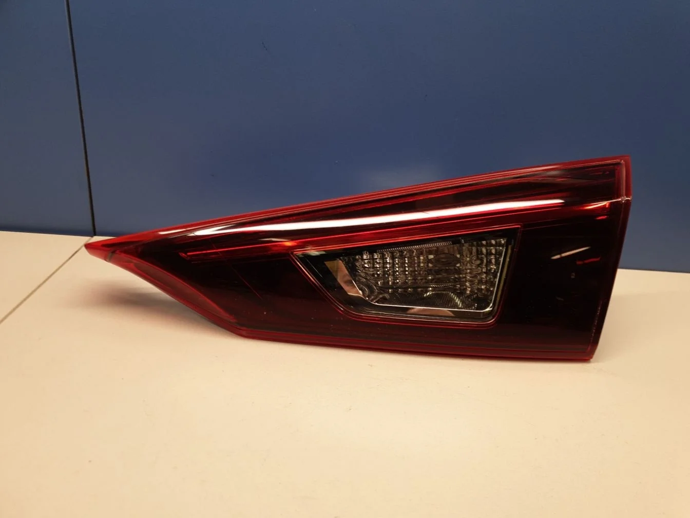 Фонарь в крышку правый для Mazda 3 BM 2013-2018