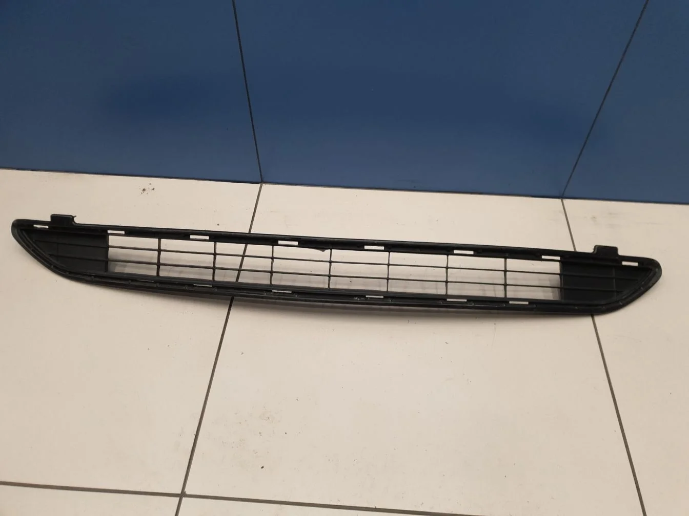 Решётка в бампер центральная для Toyota RAV 4 2013-2019
