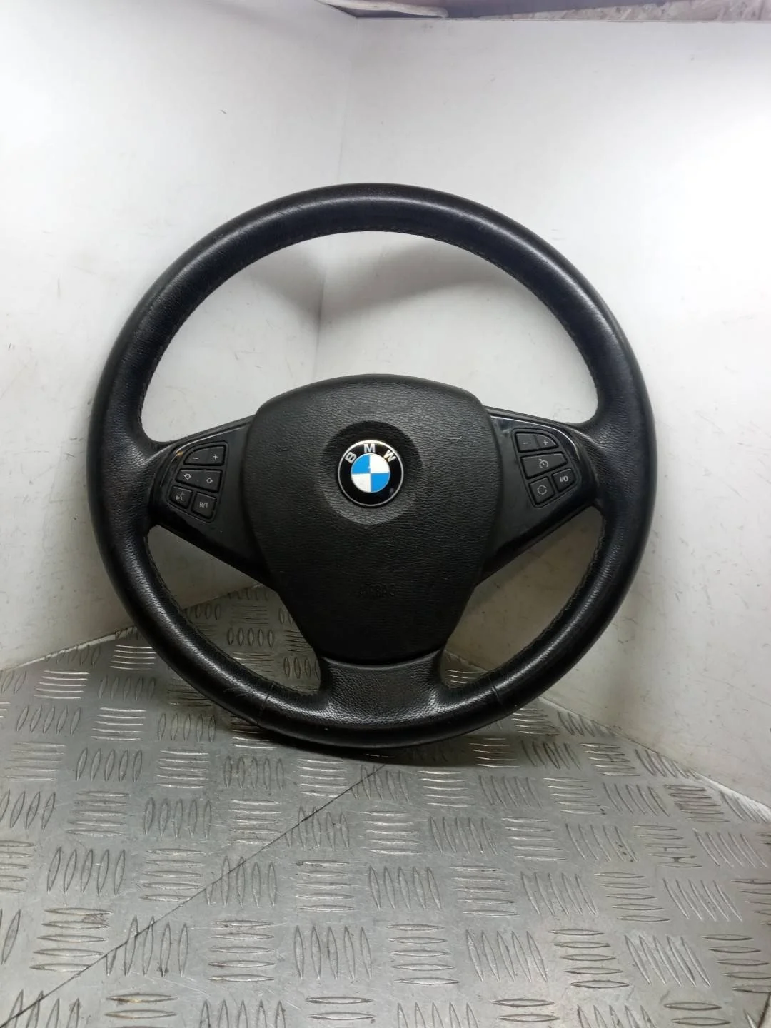 руль BMW X3 E83