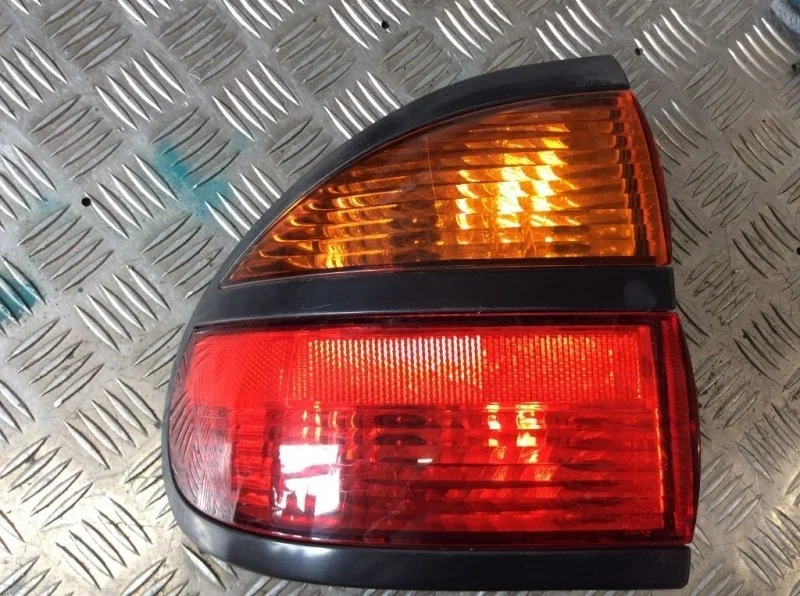 Фонарь задний левый Renault Laguna 1998