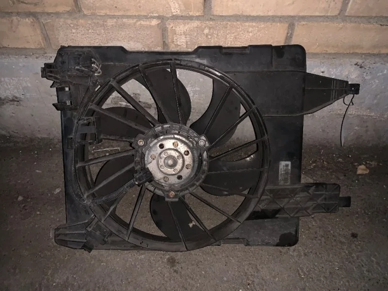 Вентилятор радиатора Renault Megane 2005