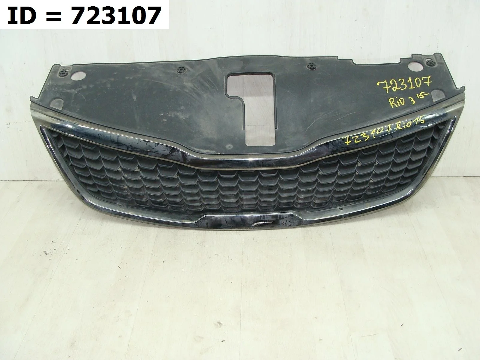 решетка радиатора Kia RIO 3  QB, UB   863514Y500 2011-2017 (контрактная запчасть)