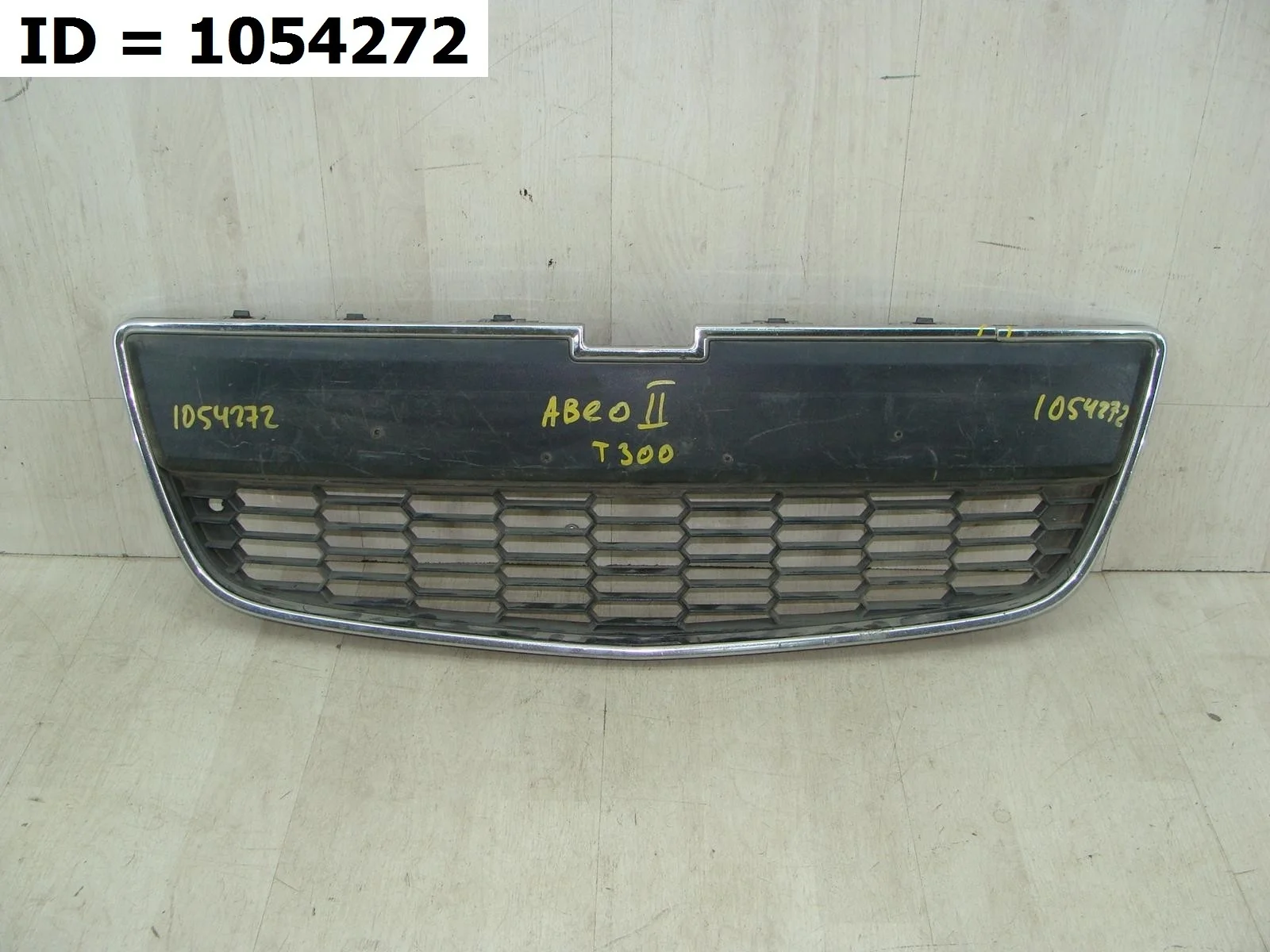 решетка радиатора Chevrolet AVEO 2, T300  95415507 2011 - 2015 (контрактная запчасть)