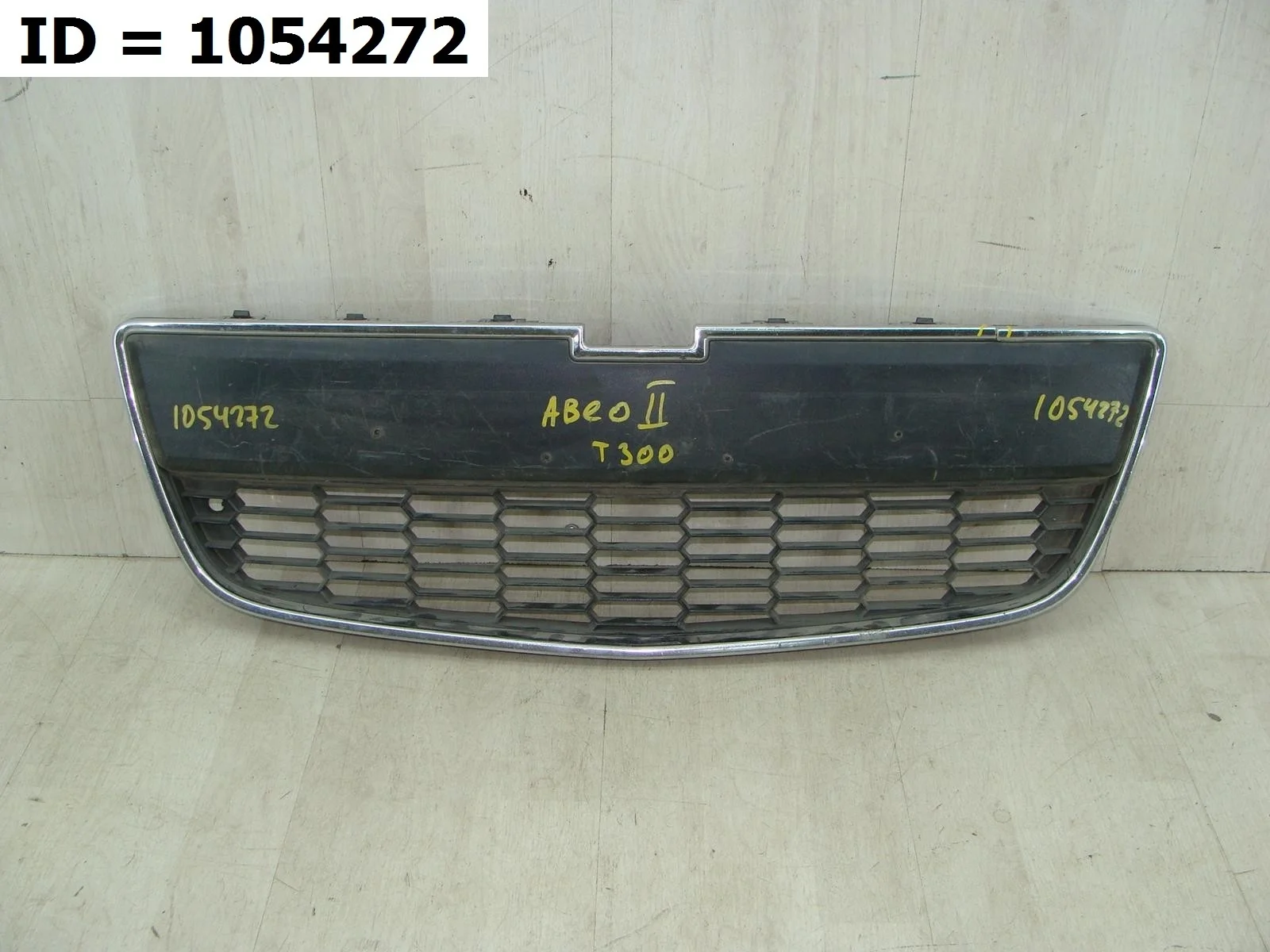 решетка радиатора Chevrolet AVEO 2, T300  95415507 2011-2015 (контрактная запчасть)