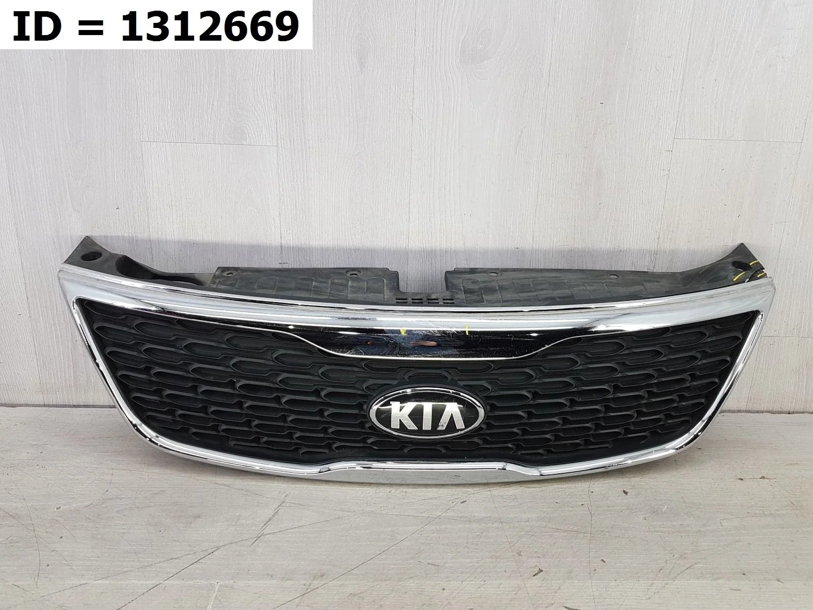 решетка радиатора Kia SORENTO 2  XM   863502P500 2009-2021 (контрактная запчасть)