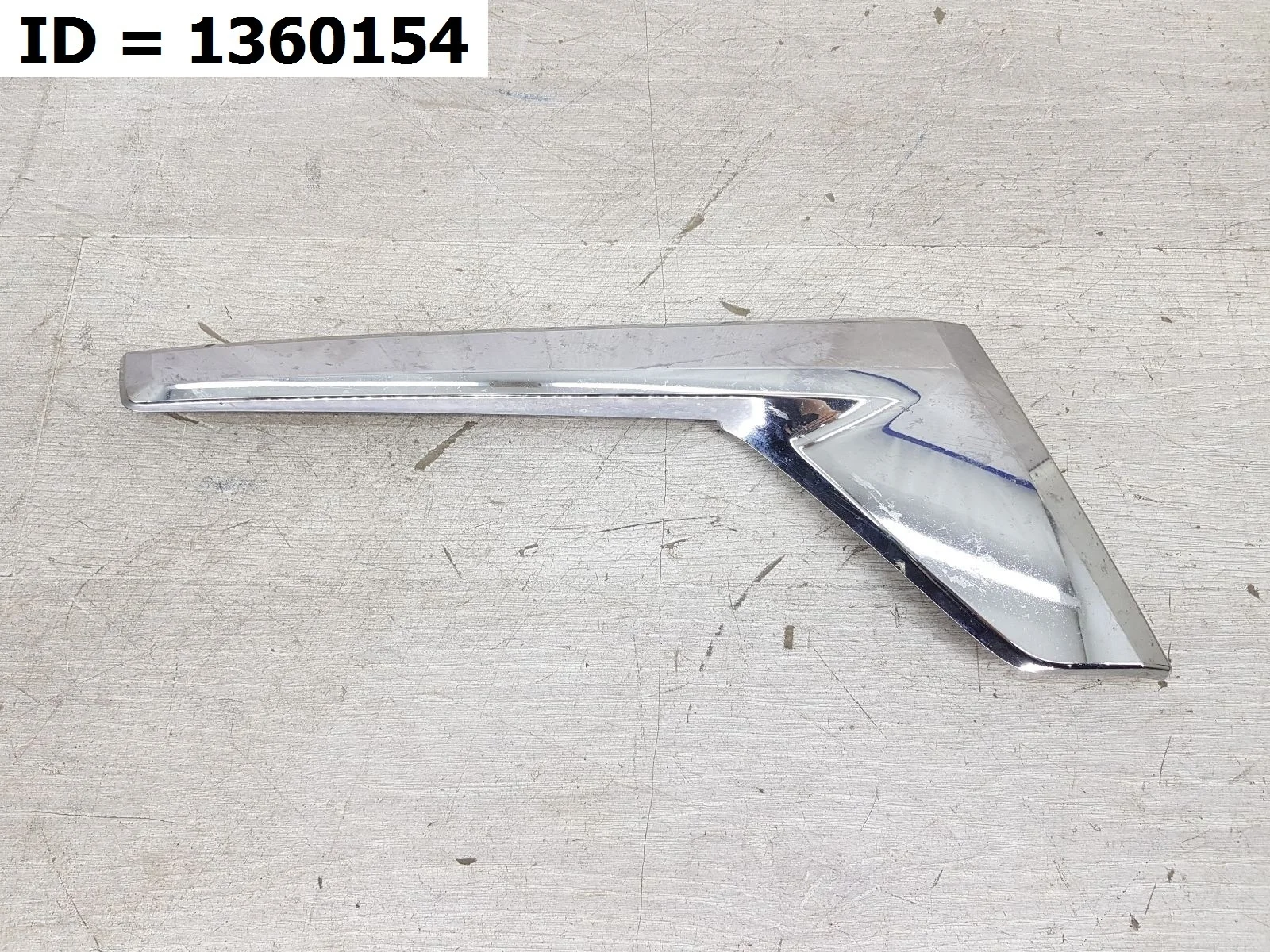 Накладка на фару Toyota LAND CRUISER 11, 200 UZJ200 VDJ200  5318160050 2007-2021 (контрактная запчасть)