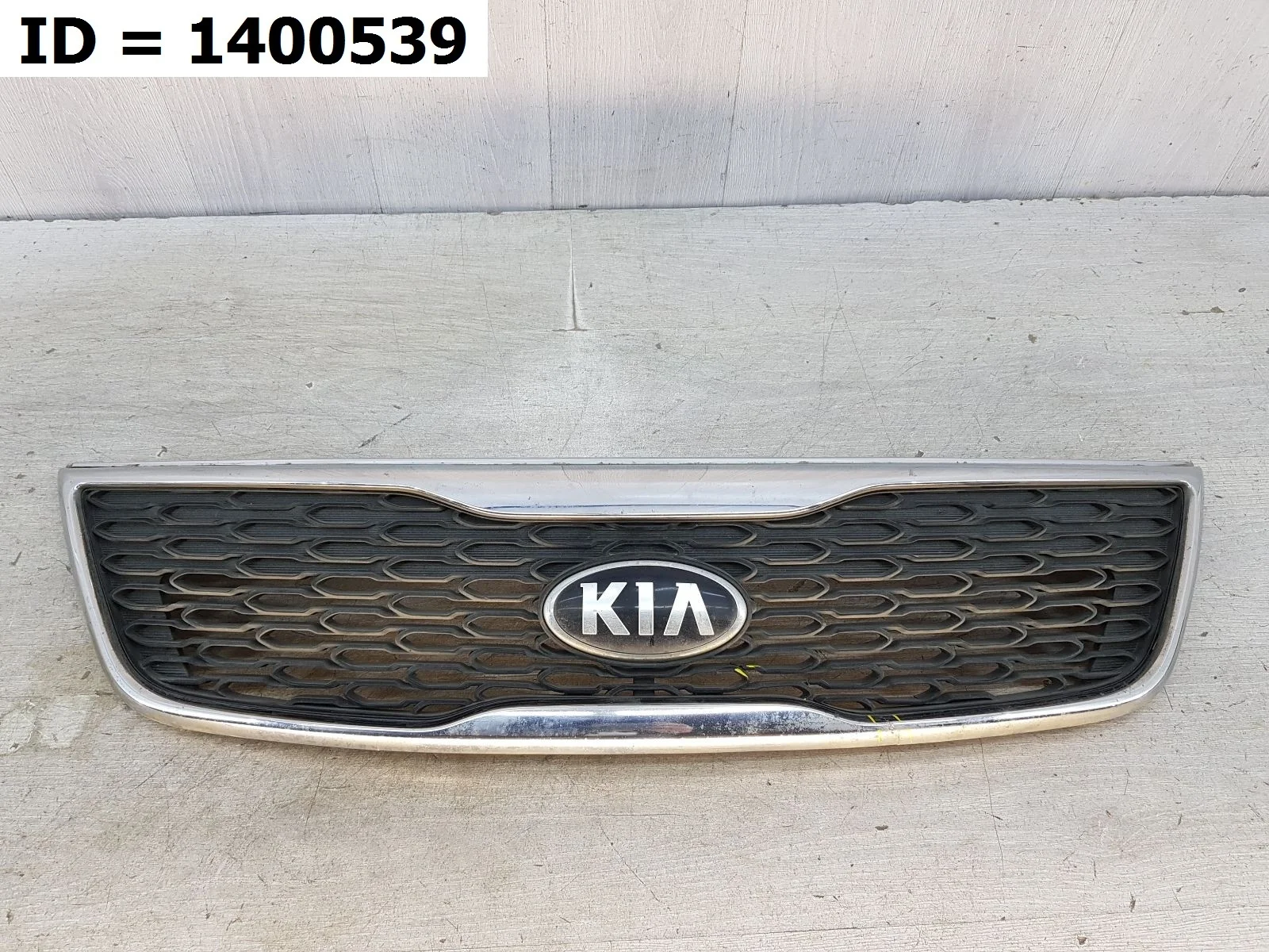 решетка радиатора Kia SORENTO 2  XM   863502P500 2009-2021 (контрактная запчасть)