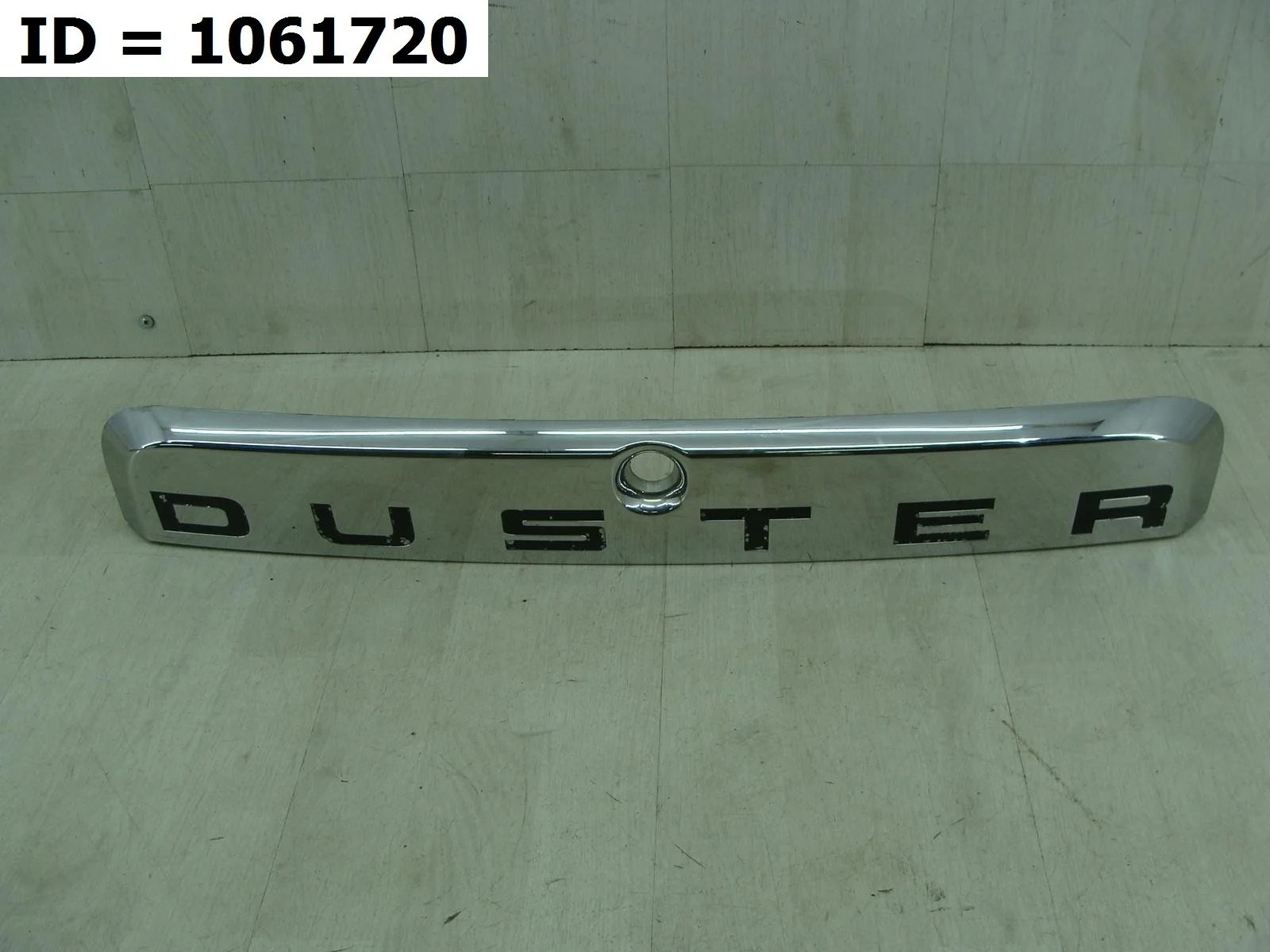 Накладка крышки багажника Renault DUSTER 1  HSA, HSM, HS   848106714R 2010 - 2021 (контрактная запчасть)