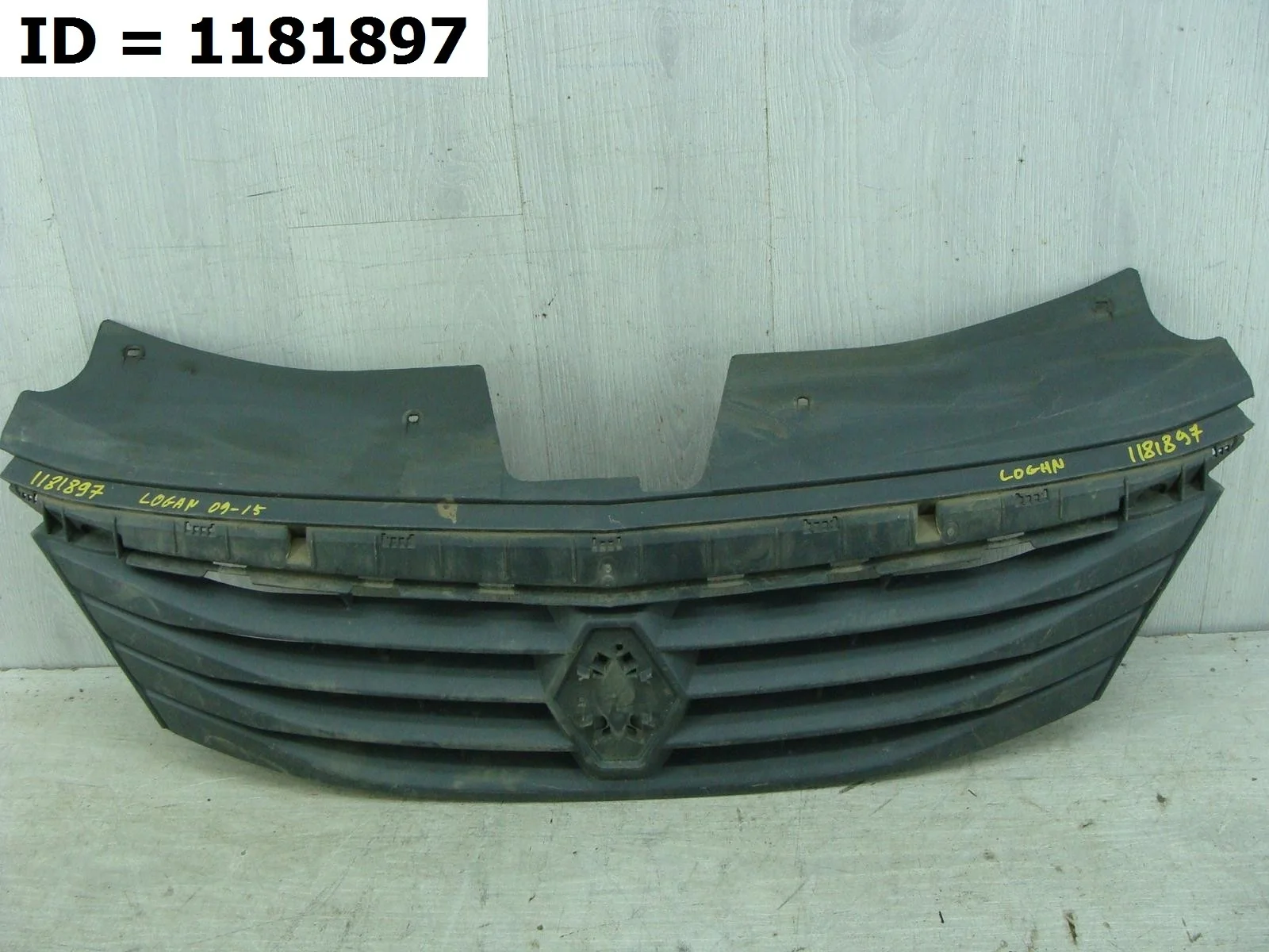 решетка радиатора Renault LOGAN 1, LS0G LS12 LS0H LS1Y  8200752748 2004-2016 (контрактная запчасть)