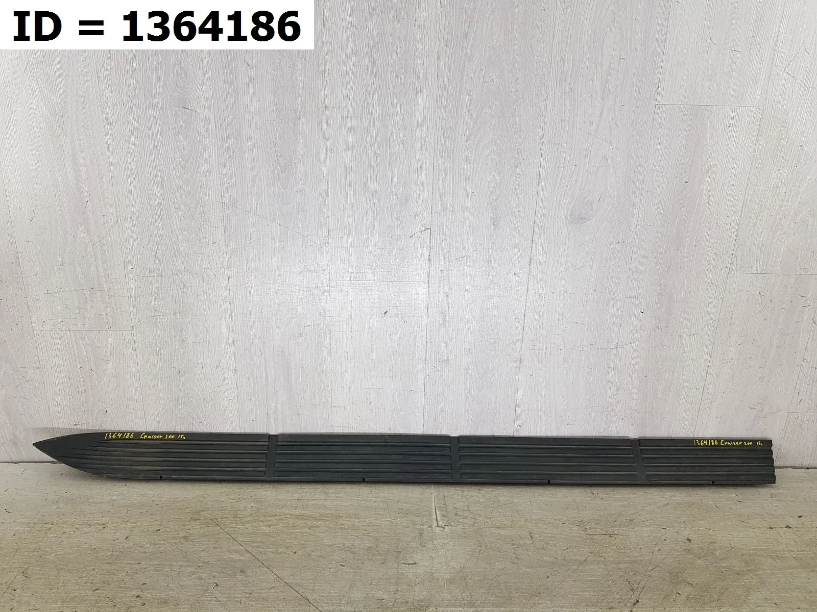 накладка на порог Toyota LAND CRUISER 11, 200 UZJ200 VDJ200  517716A120 2007-2021 (контрактная запчасть)