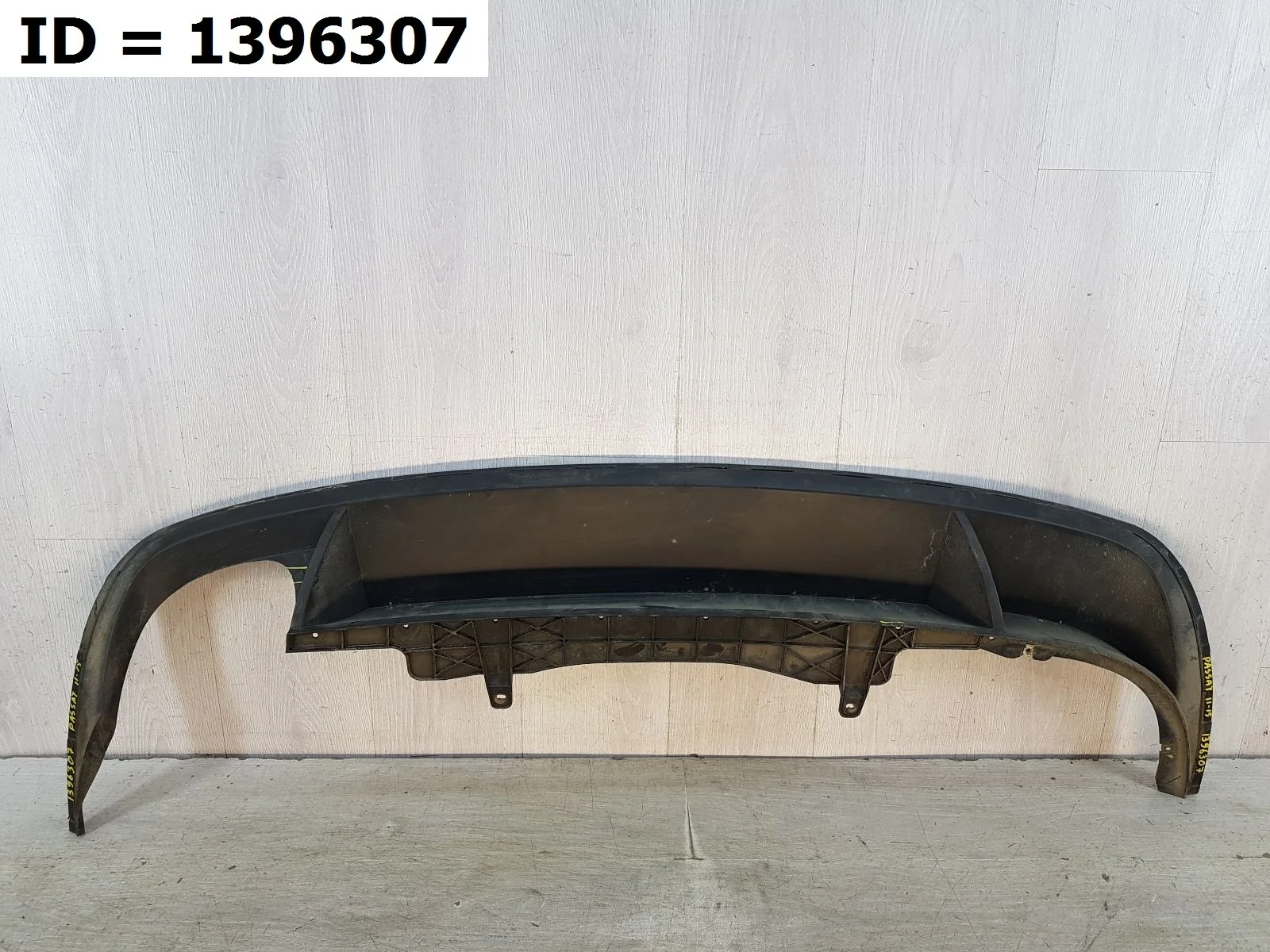 накладка на бампер задняя Volkswagen PASSAT 7, B7, 362, 365 Задний  3AE807521A 9B9 2010-2018 (контрактная запчасть)