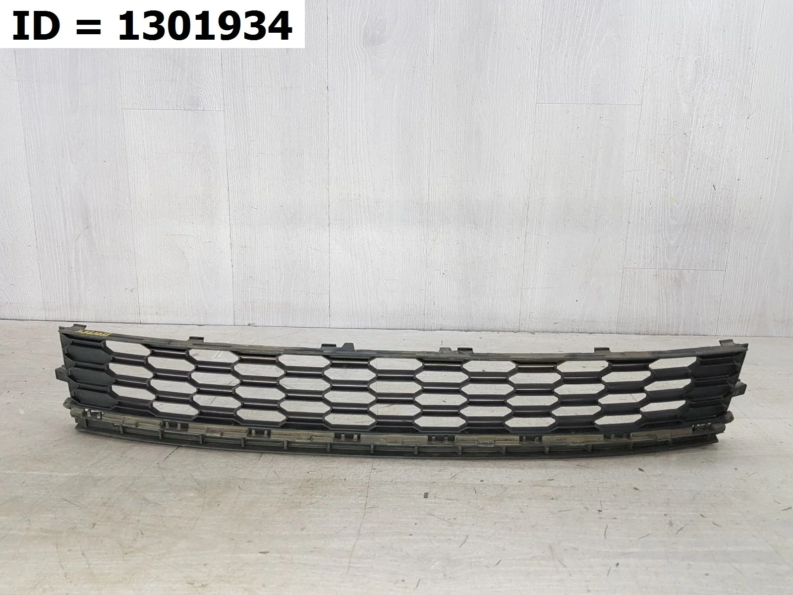 решетка бампера передняя Skoda RAPID 1, NH NH1 NH3 Передний  5JA853677C 2012-2020 (контрактная запчасть)