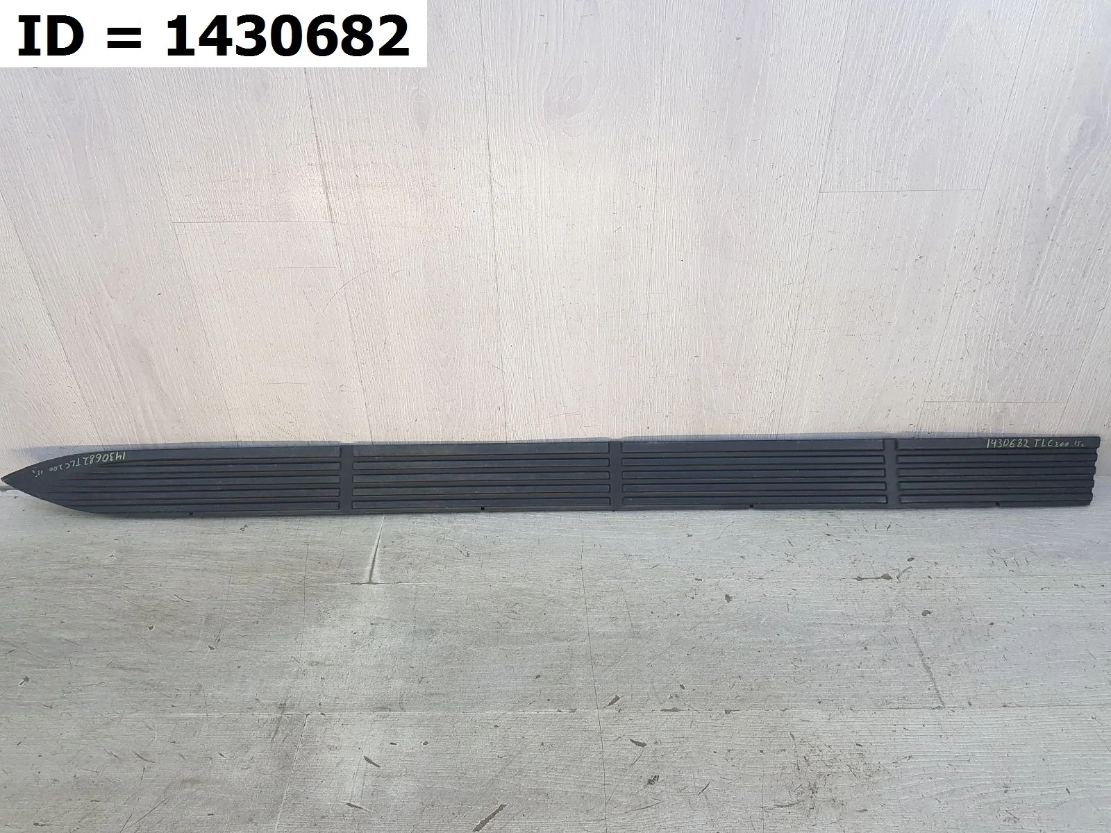накладка на порог Toyota LAND CRUISER 11, 200 UZJ200 VDJ200  517716A120 2007-2021 (контрактная запчасть)