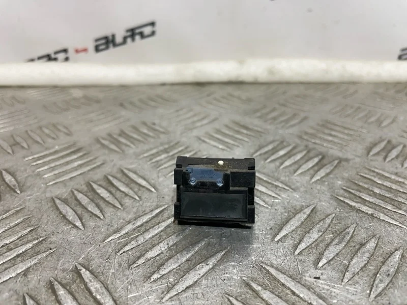 Кнопка открывания багажника Citroen Ds4 2012 8719F8 1