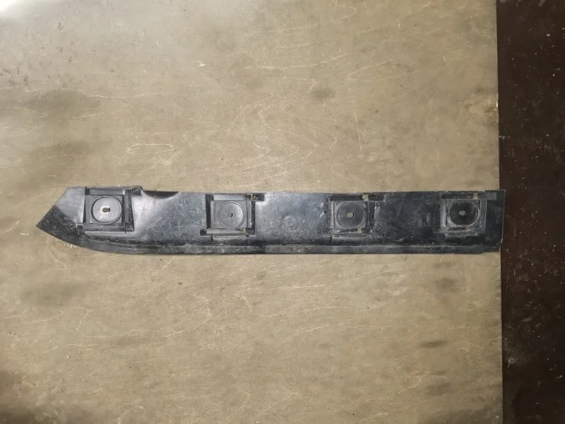 Направляющая бампера Volkswagen jetta 2006