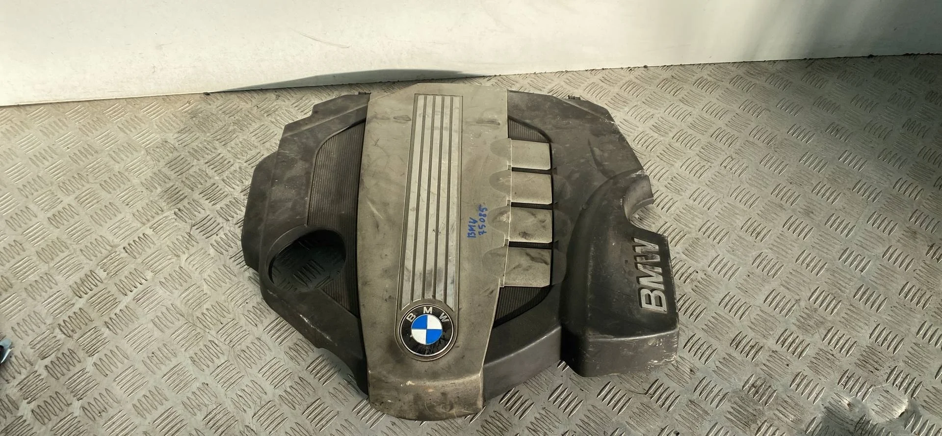 Декоративная крышка двигателя BMW 5 E60/E61 рест. E61 2009 11147797410