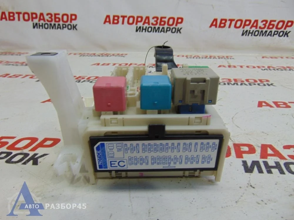 Блок предохранителей Toyota Corolla E150 2006-2013