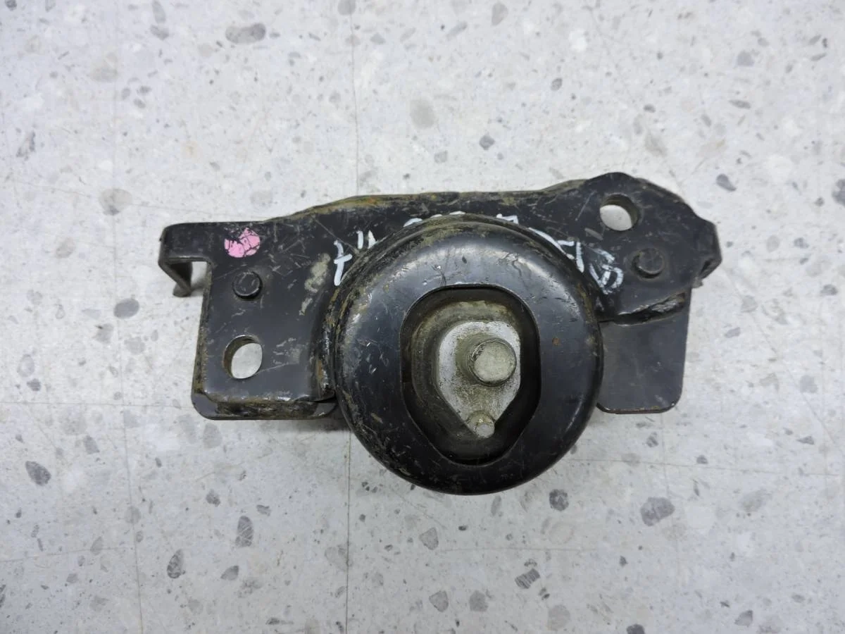 Опора двигателя правая Toyota Land Cruiser J200 2007-2015