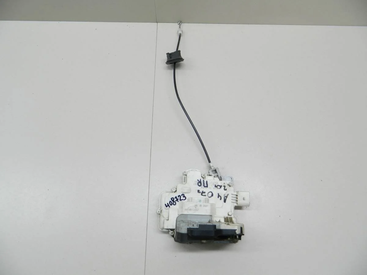 Замок двери передней правой Audi A4 B7 2005-2007