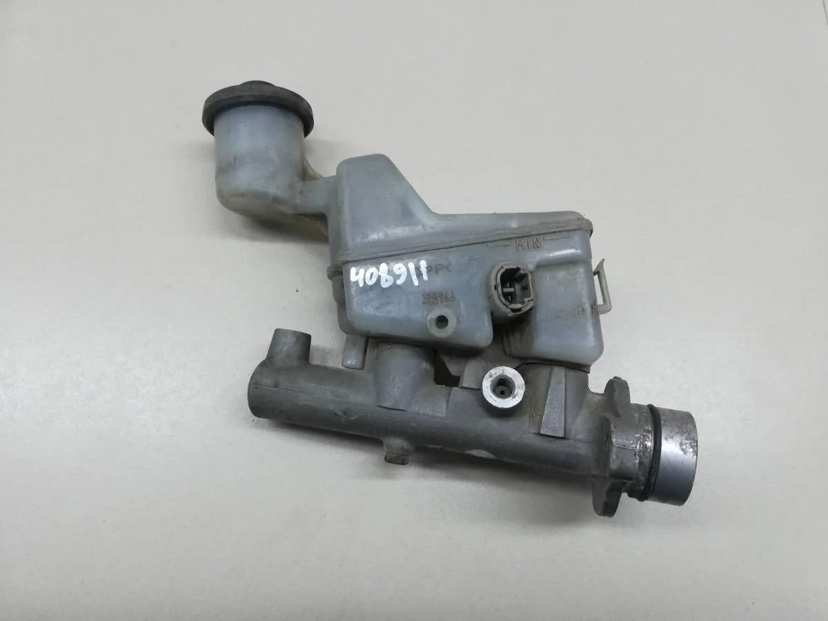 Цилиндр тормозной главный Toyota Corolla Fielder E120 2000-2006