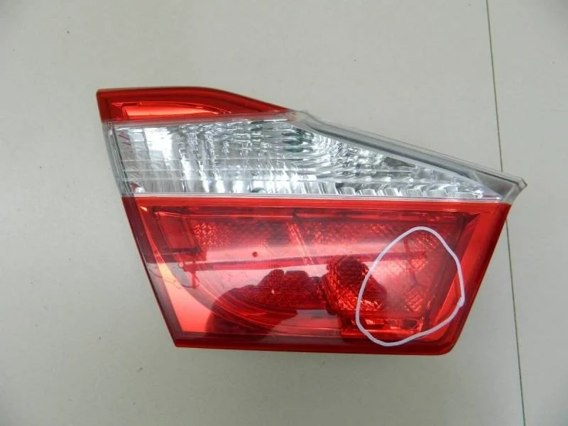 Фонарь задний внутренний левый Toyota Camry V50 2011-2017